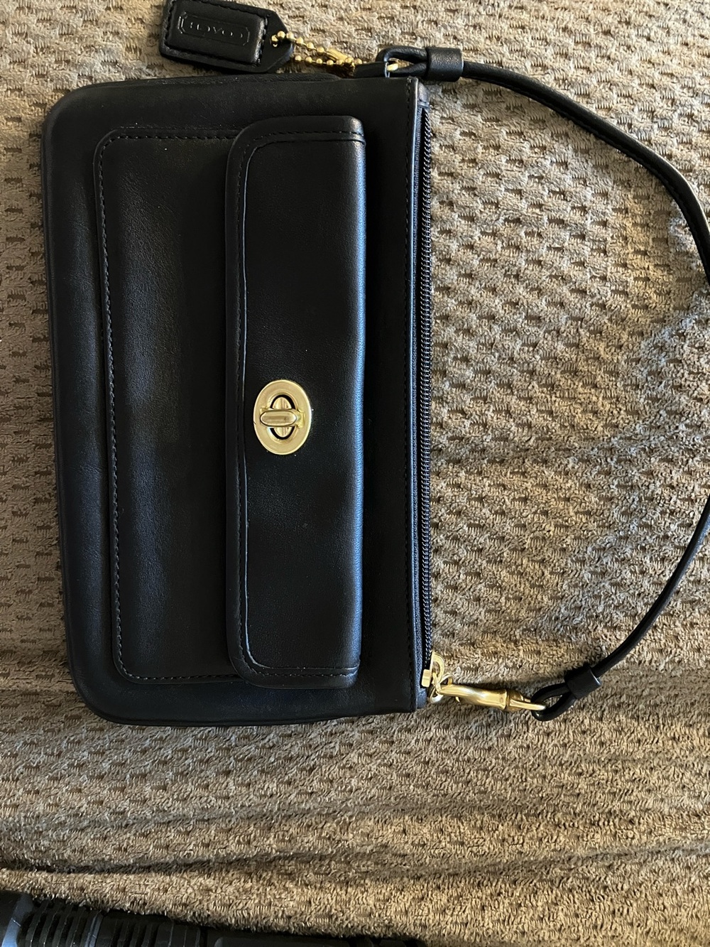Coach Vintage Glove Tanned Leather Cell
Phone Pouch Turn Lock. Black
